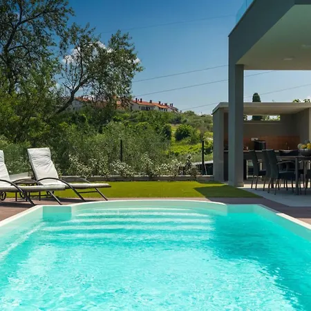 Primavera For 8 People In With Private Pool & Pet Friendly *