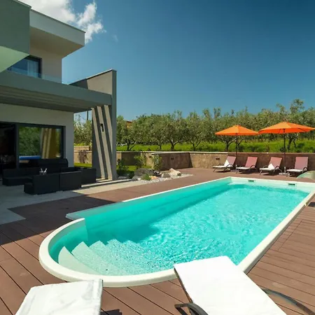 Villa Primavera For 8 People In With Private Pool & Pet Friendly *
