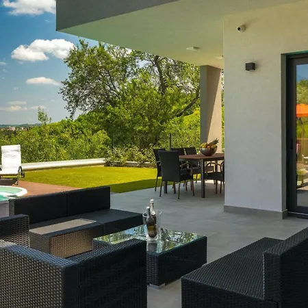Villa Primavera For 8 People In With Private Pool & Pet Friendly *