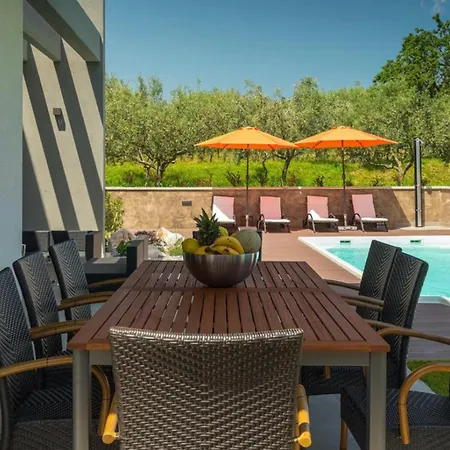 Primavera For 8 People In With Private Pool & Pet Friendly Villa Buje