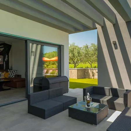 Villa Primavera For 8 People In With Private Pool & Pet Friendly Buje
