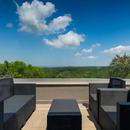 Primavera For 8 People In With Private Pool & Pet Friendly
