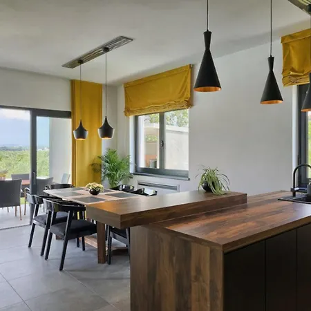 Villa Primavera For 8 People In With Private Pool & Pet Friendly *