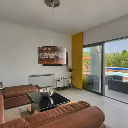Primavera For 8 People In With Private Pool & Pet Friendly Buje
