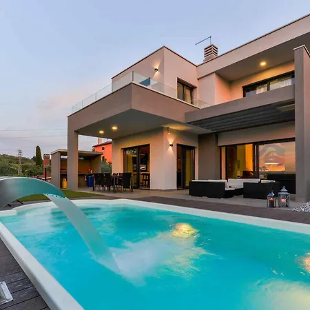 Villa Primavera For 8 People In With Private Pool & Pet Friendly *