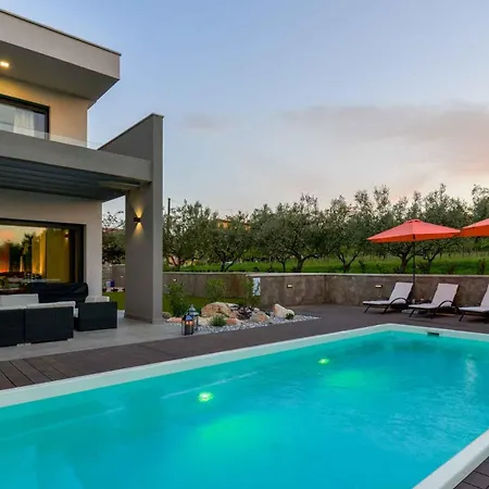 Primavera For 8 People In With Private Pool & Pet Friendly