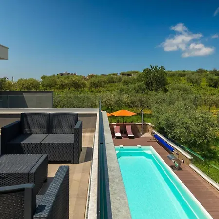 Primavera For 8 People In With Private Pool & Pet Friendly