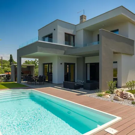 Primavera For 8 People In With Private Pool & Pet Friendly * Buje