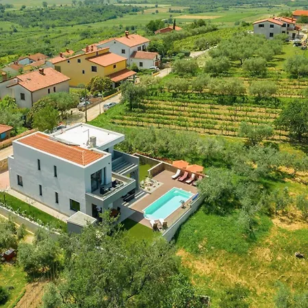 Villa Primavera For 8 People In With Private Pool & Pet Friendly
