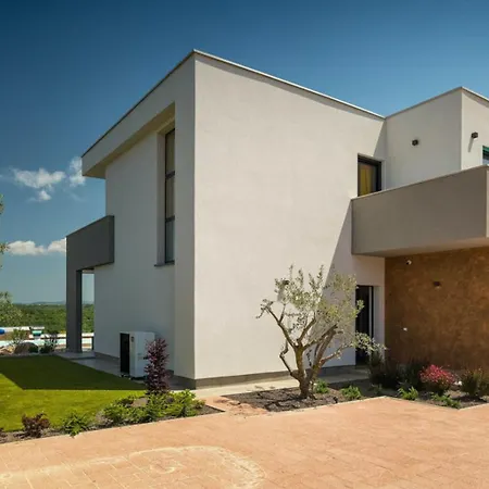 Primavera For 8 People In With Private Pool & Pet Friendly Buje