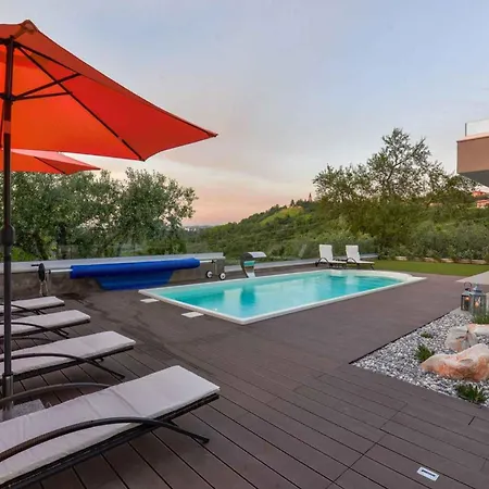 Βίλα Primavera For 8 People In With Private Pool & Pet Friendly Buje