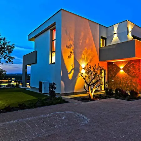 Villa Primavera For 8 People In With Private Pool & Pet Friendly