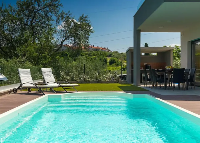 Primavera For 8 People In With Private Pool & Pet Friendly *