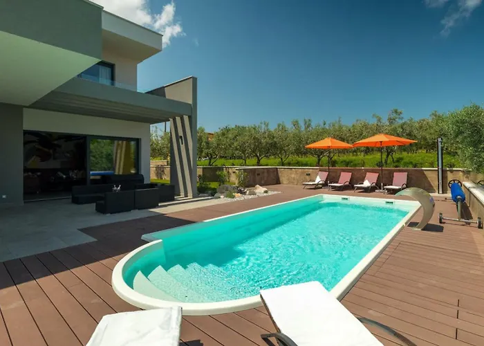 Villa Primavera For 8 People In With Private Pool & Pet Friendly *