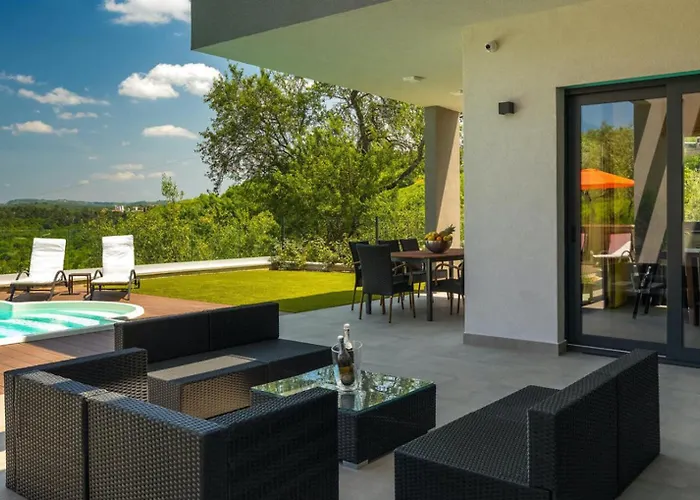 Villa Primavera For 8 People In With Private Pool & Pet Friendly *