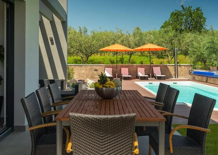 Primavera For 8 People In With Private Pool & Pet Friendly Villa Buje