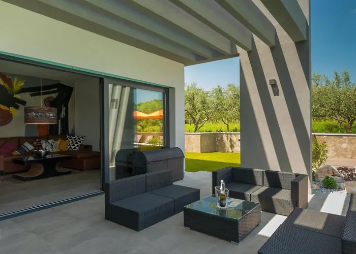 Villa Primavera For 8 People In With Private Pool & Pet Friendly Buje