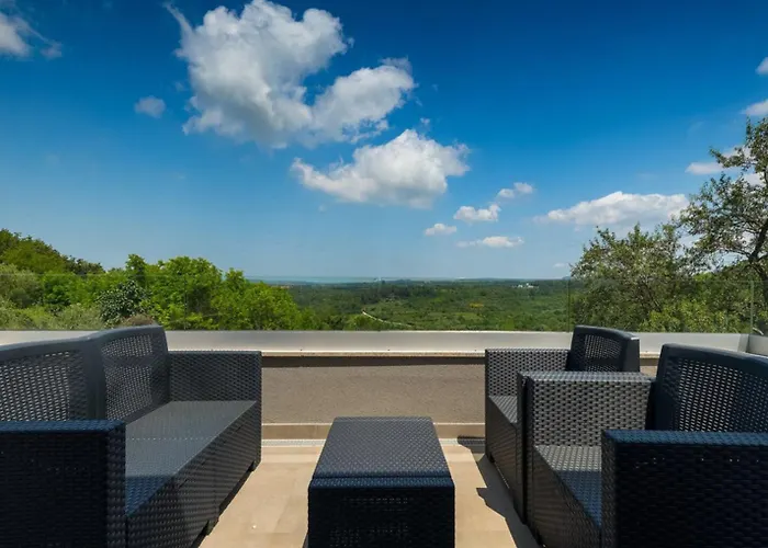 Primavera For 8 People In With Private Pool & Pet Friendly