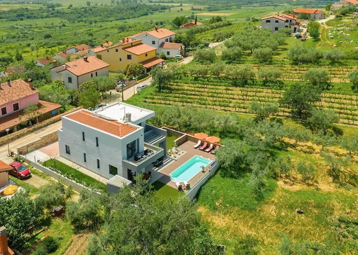 Villa Primavera For 8 People In With Private Pool & Pet Friendly