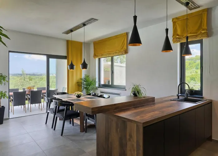 Villa Primavera For 8 People In With Private Pool & Pet Friendly *