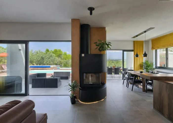 Primavera For 8 People In With Private Pool & Pet Friendly *