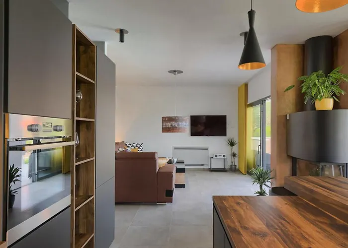 Primavera For 8 People In With Private Pool & Pet Friendly Villa