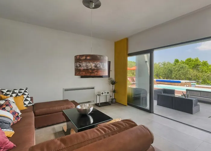 Primavera For 8 People In With Private Pool & Pet Friendly Buje