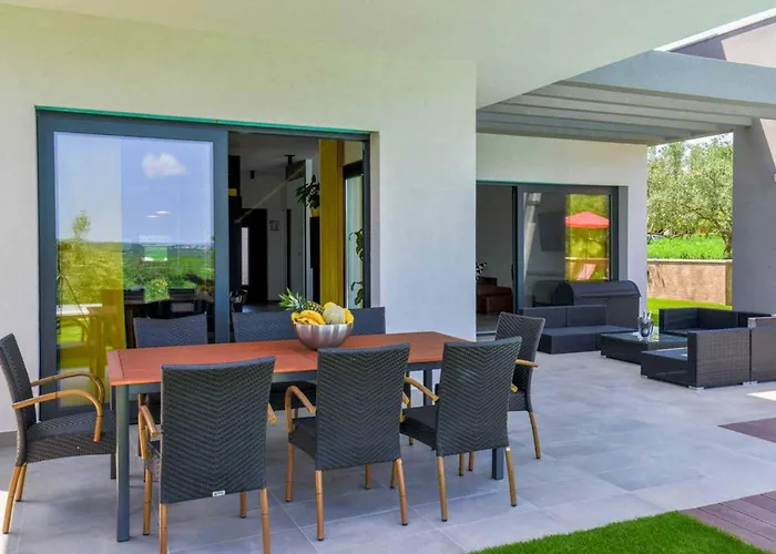 Primavera For 8 People In With Private Pool & Pet Friendly Villa Buje