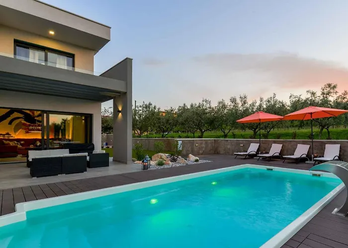 Primavera For 8 People In With Private Pool & Pet Friendly