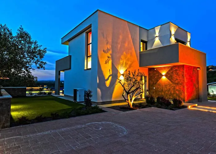 Villa Primavera For 8 People In With Private Pool & Pet Friendly